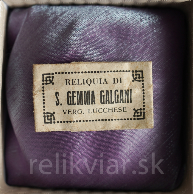 Relikviár/ papierová obálka z 20. storočia s relikviou Svätá Gemma Galgani  1
