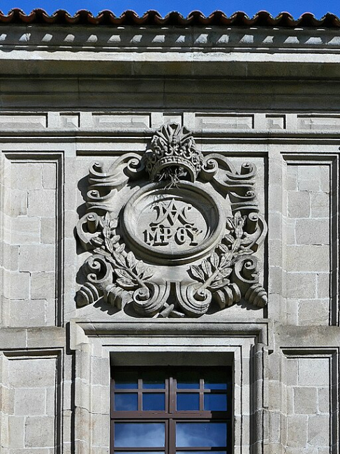  512px-Escudo_de_las_Escuelas_Pías,_Colegio_de_Nuestra_Señora_de_la_Antigua_(Monforte_de_Lemos).jpg 